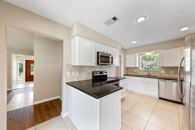 3042 Pecan Point Drive, Sugar Land, TX 77478