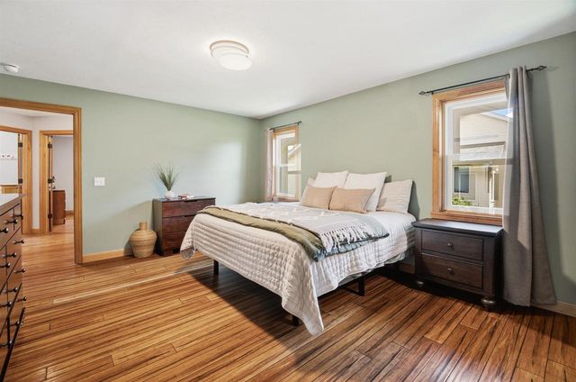 127 W BAREFOOT COURT, Appleton, WI 54913