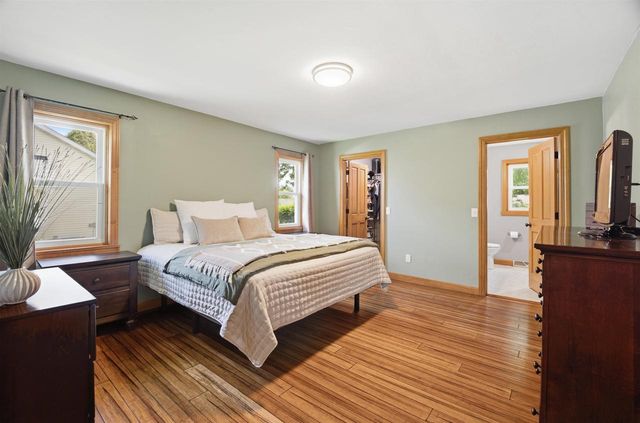127 W BAREFOOT COURT, Appleton, WI 54913