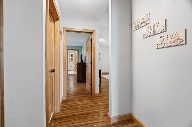 127 W BAREFOOT COURT, Appleton, WI 54913