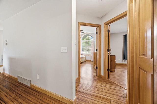 127 W BAREFOOT COURT, Appleton, WI 54913