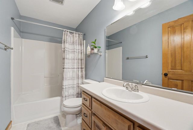 127 W BAREFOOT COURT, Appleton, WI 54913