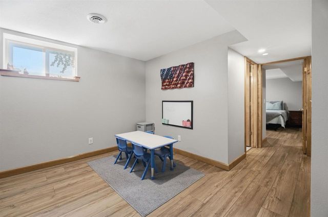 127 W BAREFOOT COURT, Appleton, WI 54913