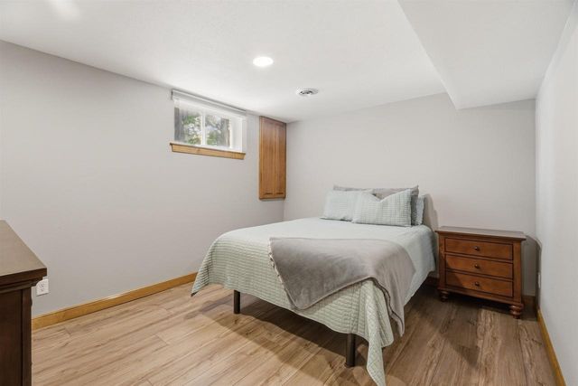 127 W BAREFOOT COURT, Appleton, WI 54913