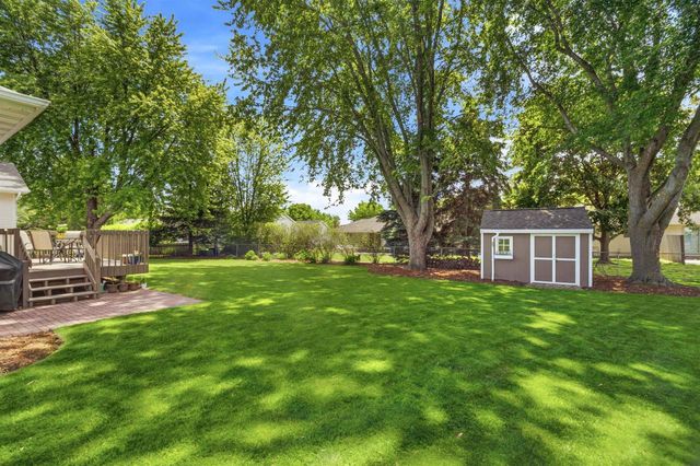 127 W BAREFOOT COURT, Appleton, WI 54913
