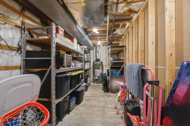 127 W BAREFOOT COURT, Appleton, WI 54913