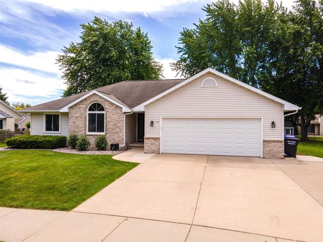 127 W BAREFOOT COURT, Appleton, WI 54913