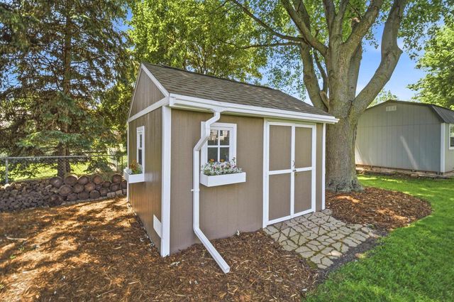 127 W BAREFOOT COURT, Appleton, WI 54913