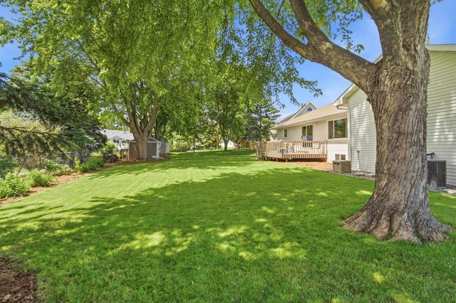 127 W BAREFOOT COURT, Appleton, WI 54913