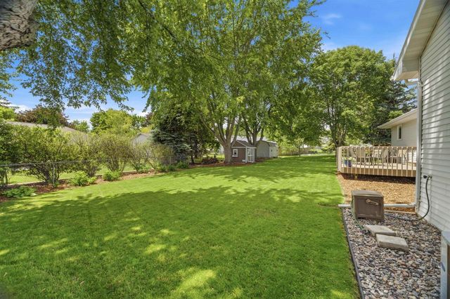 127 W BAREFOOT COURT, Appleton, WI 54913