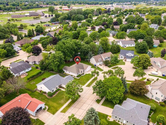 127 W BAREFOOT COURT, Appleton, WI 54913