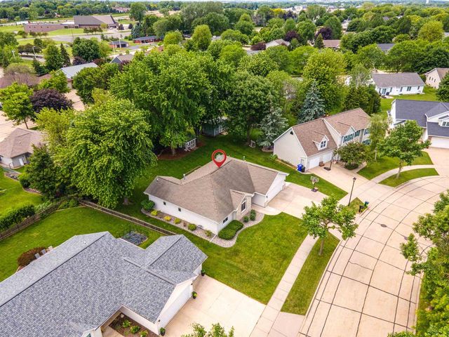 127 W BAREFOOT COURT, Appleton, WI 54913