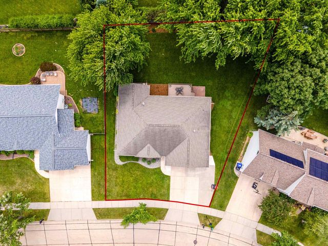 127 W BAREFOOT COURT, Appleton, WI 54913