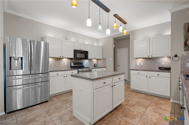 17813 Floribundas Lane, Elgin, TX 78621