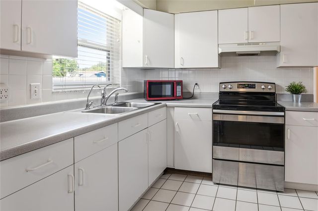 970 8TH AVENUE NE, Largo, FL 33770