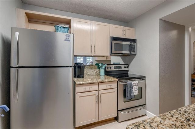 4727 Jarboe Street 53, Kansas City, MO 64112