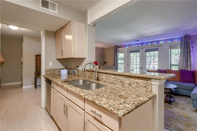 4727 Jarboe Street 53, Kansas City, MO 64112