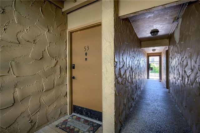 4727 Jarboe Street 53, Kansas City, MO 64112