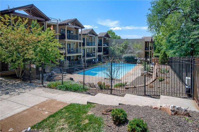 4727 Jarboe Street 53, Kansas City, MO 64112