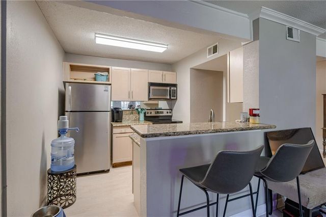 4727 Jarboe Street 53, Kansas City, MO 64112