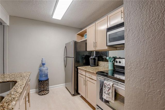 4727 Jarboe Street 53, Kansas City, MO 64112