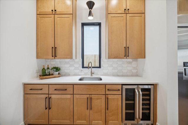 1811 Du Barry Lane, Houston, TX 77018