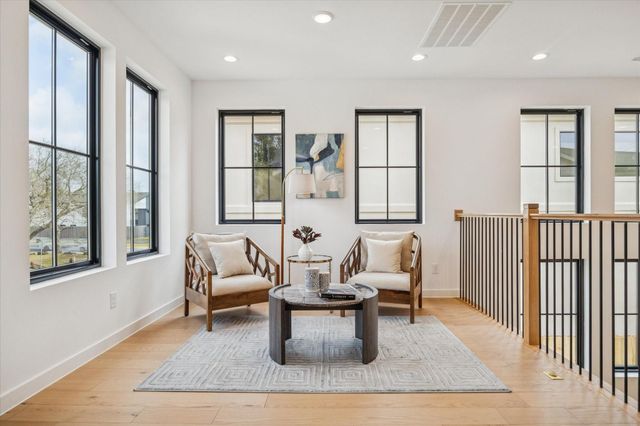 1811 Du Barry Lane, Houston, TX 77018