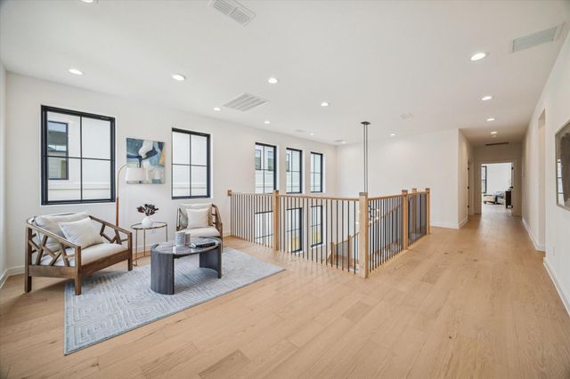 1811 Du Barry Lane, Houston, TX 77018