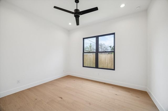 1811 Du Barry Lane, Houston, TX 77018