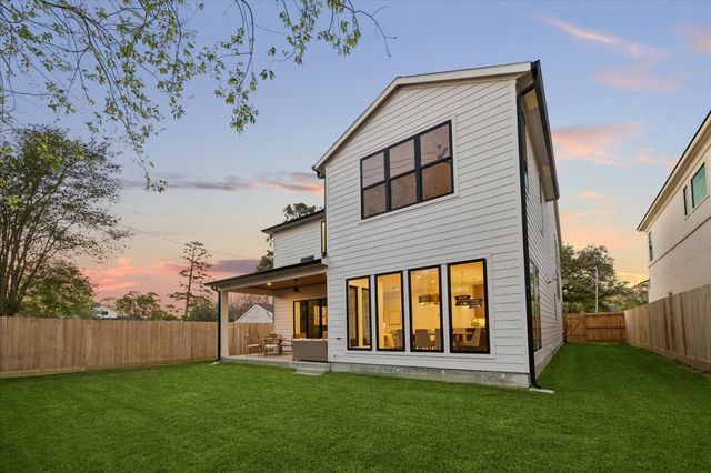 1811 Du Barry Lane, Houston, TX 77018