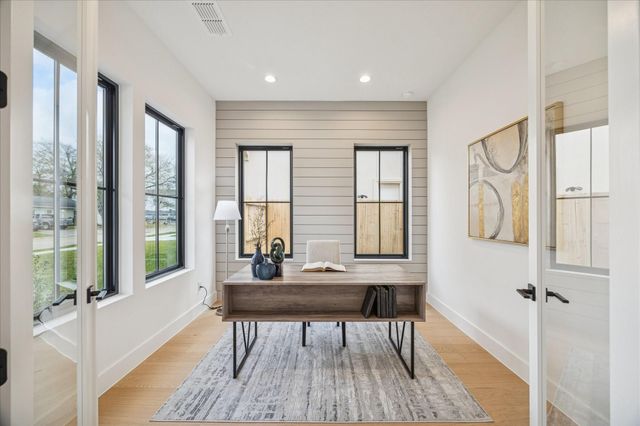 1811 Du Barry Lane, Houston, TX 77018