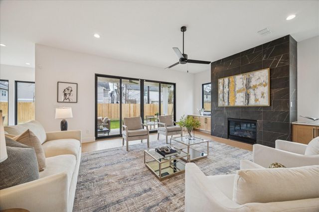 1811 Du Barry Lane, Houston, TX 77018