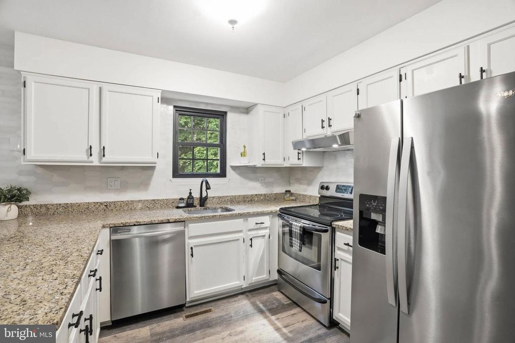 Image 8 of property listing at 9673 HORSHAM DR NW, Laurel, MD 20723