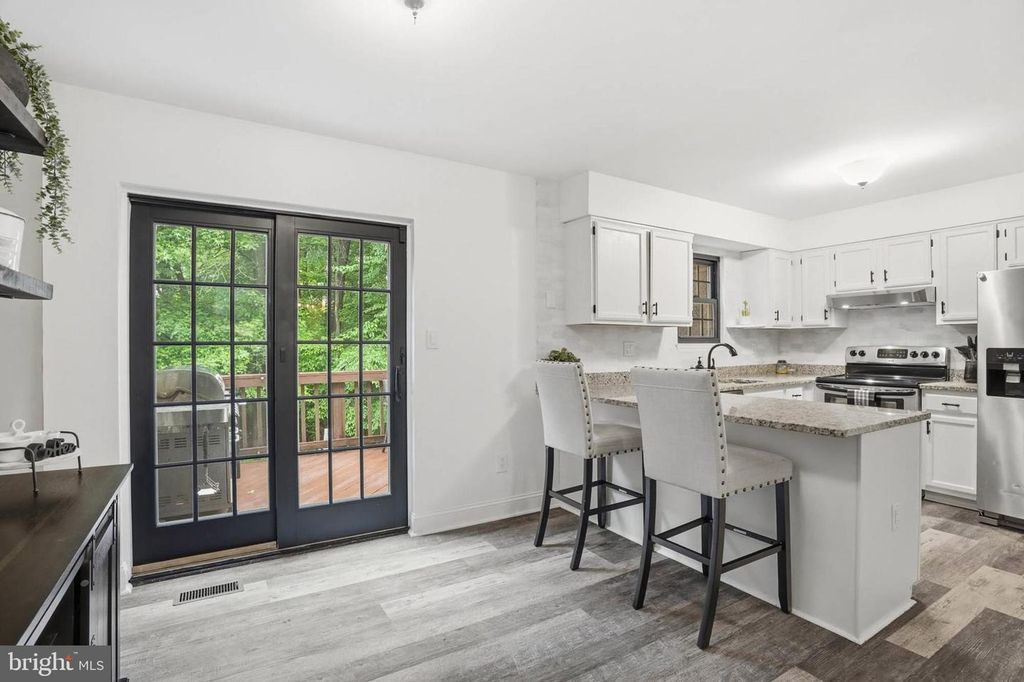 Image 9 of property listing at 9673 HORSHAM DR NW, Laurel, MD 20723