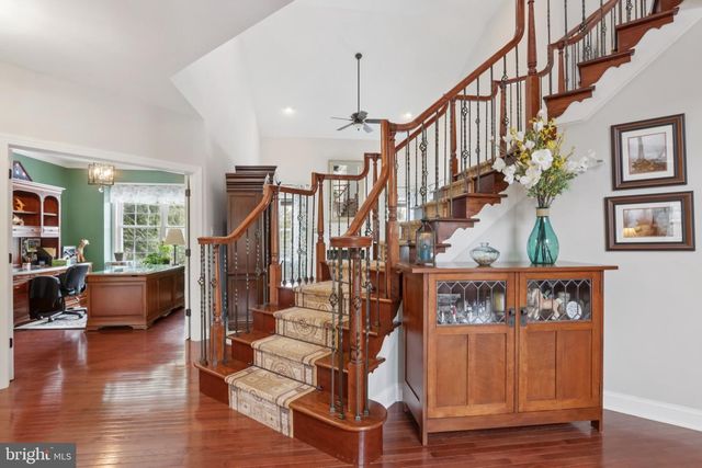 1 CRANBURY HILL CT, Mount Laurel, NJ 08054