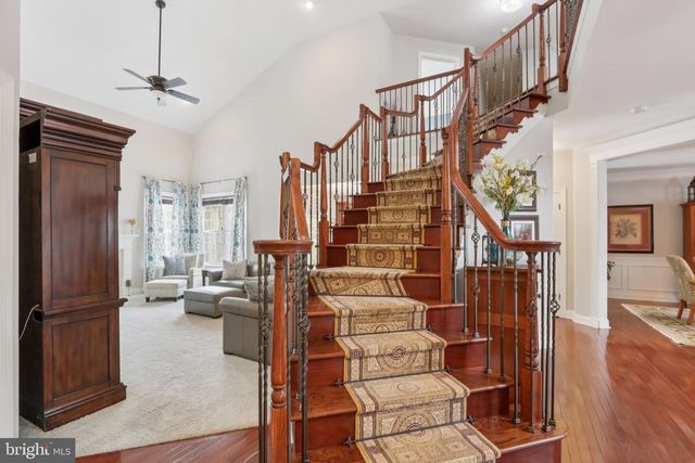 1 CRANBURY HILL CT, Mount Laurel, NJ 08054