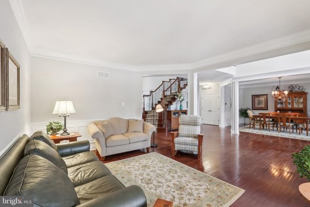 1 CRANBURY HILL CT, Mount Laurel, NJ 08054