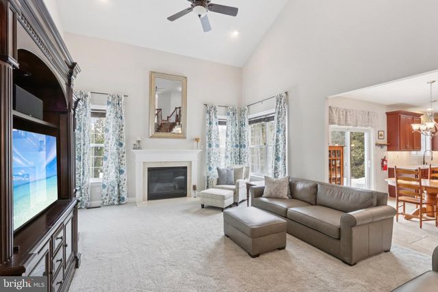 1 CRANBURY HILL CT, Mount Laurel, NJ 08054