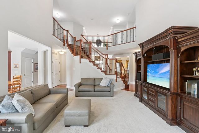 1 CRANBURY HILL CT, Mount Laurel, NJ 08054