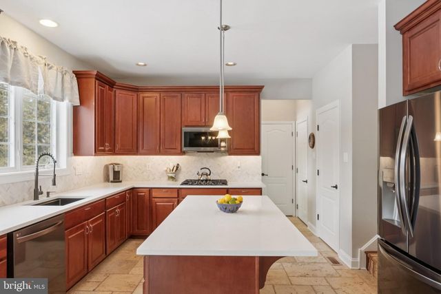 1 CRANBURY HILL CT, Mount Laurel, NJ 08054