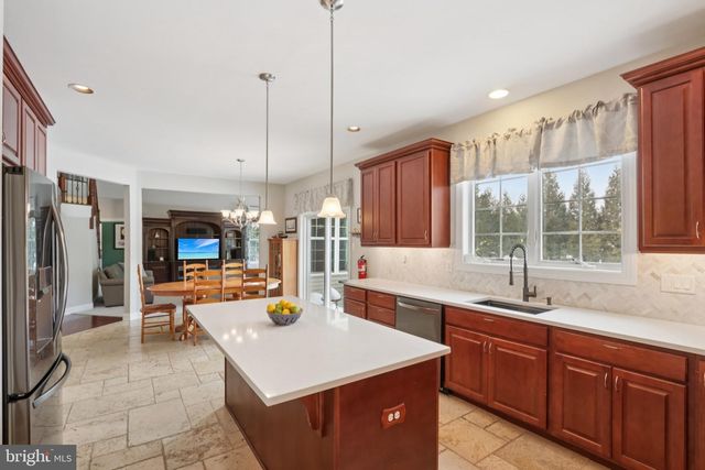 1 CRANBURY HILL CT, Mount Laurel, NJ 08054