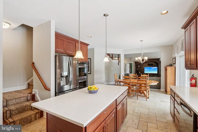 1 CRANBURY HILL CT, Mount Laurel, NJ 08054