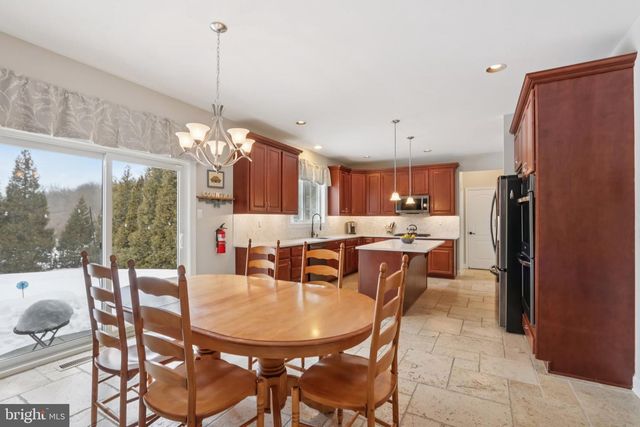 1 CRANBURY HILL CT, Mount Laurel, NJ 08054