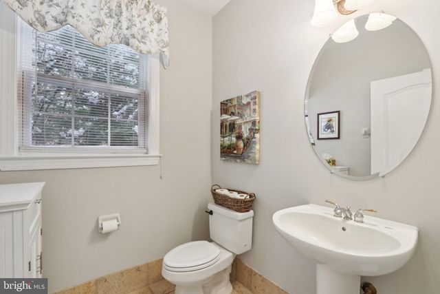 1 CRANBURY HILL CT, Mount Laurel, NJ 08054