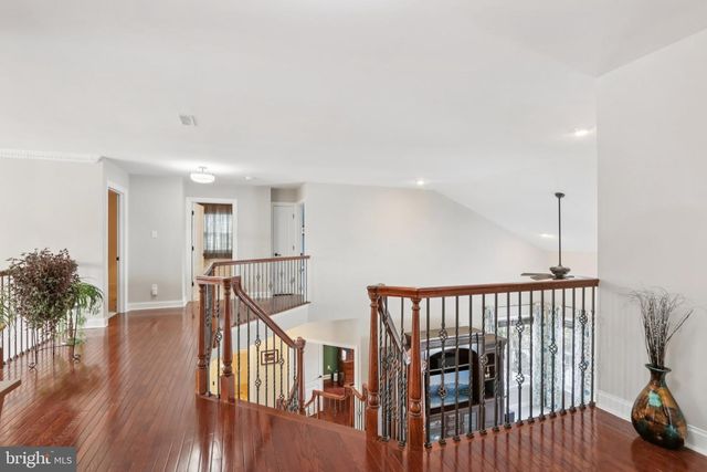 1 CRANBURY HILL CT, Mount Laurel, NJ 08054