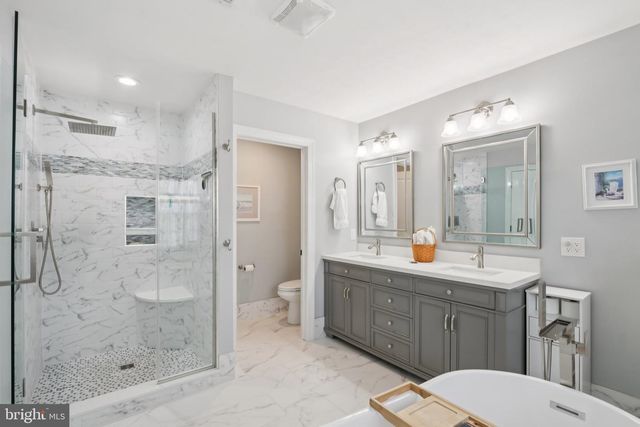 1 CRANBURY HILL CT, Mount Laurel, NJ 08054