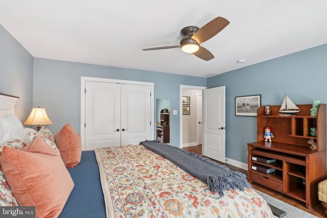 1 CRANBURY HILL CT, Mount Laurel, NJ 08054