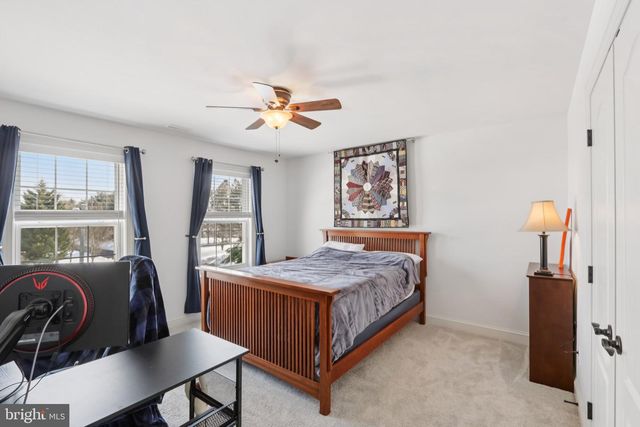 1 CRANBURY HILL CT, Mount Laurel, NJ 08054