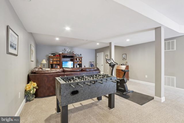 1 CRANBURY HILL CT, Mount Laurel, NJ 08054