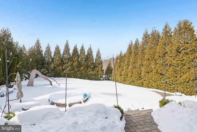 1 CRANBURY HILL CT, Mount Laurel, NJ 08054